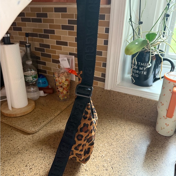 Leopard Print Women's Bag - Picture 4 of 7